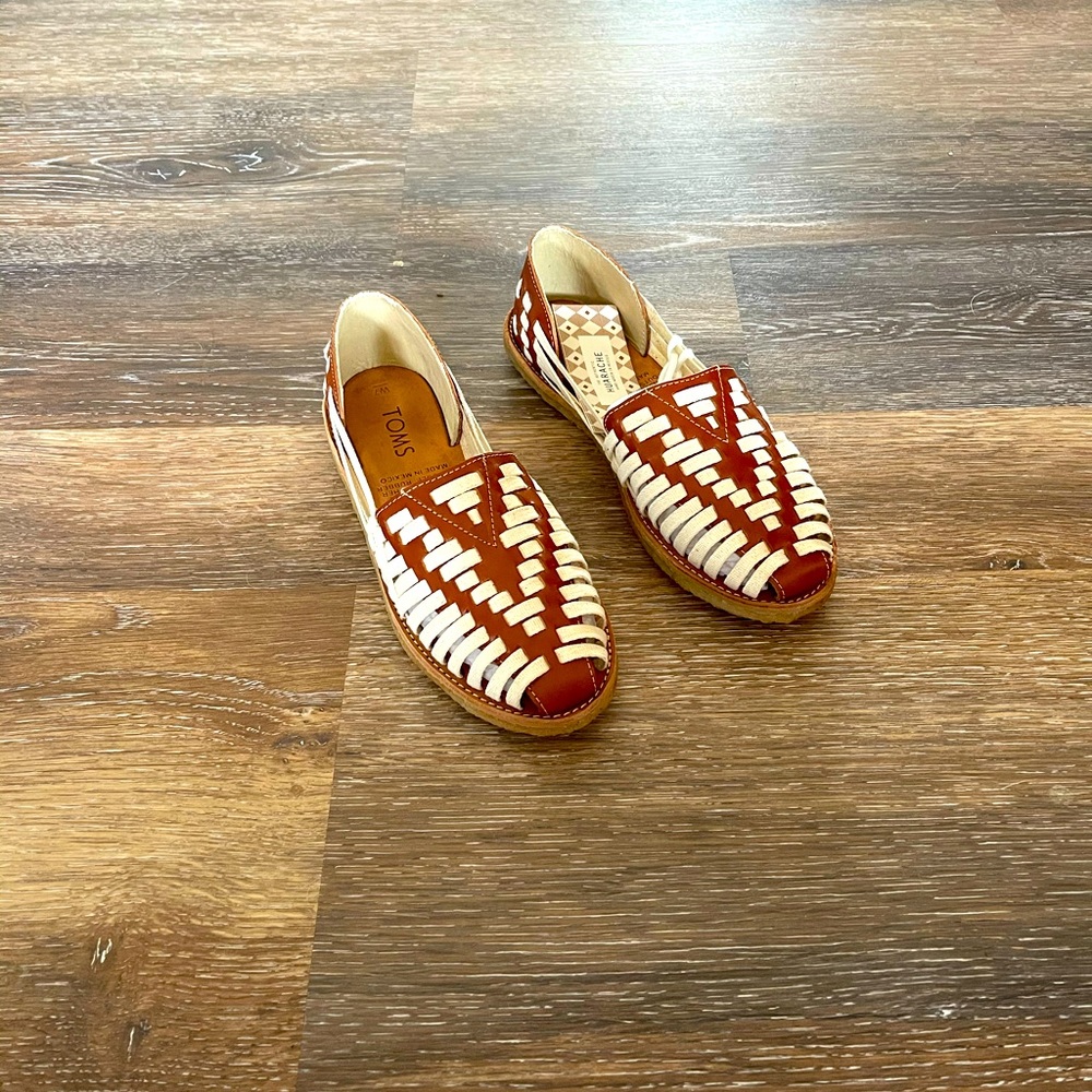 TOMS Huarache new w/tags and box